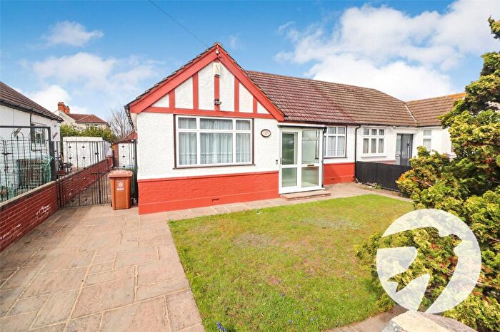 2 Bedroom Bungalow For Sale In Oakdene Avenue, Erith, DA8