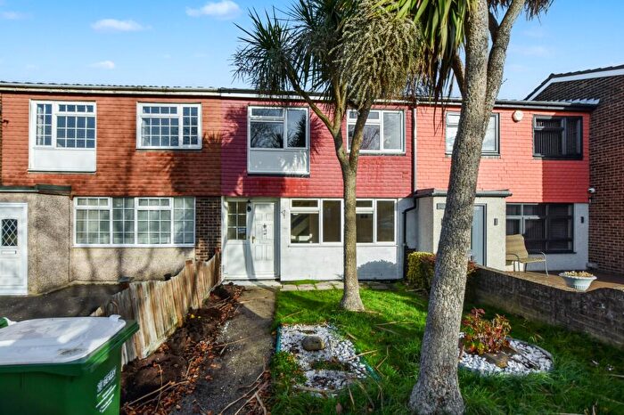 3 Bedroom Terraced House For Sale In Bennett Close, Welling, DA16