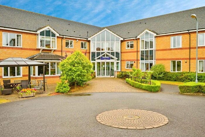 2 Bedroom Flat For Sale In Hancock Drive, Luton, Bedfordshire, LU2