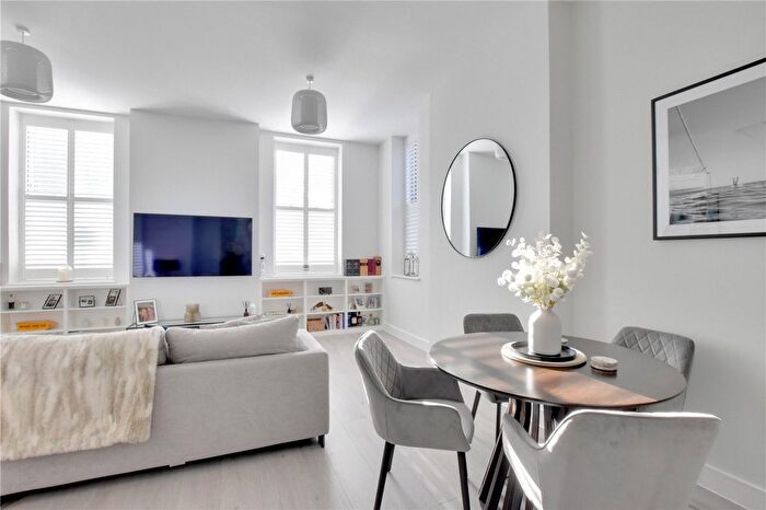 2 Bedroom Flat For Sale In Huntley Close, Greenwich, London, SE10