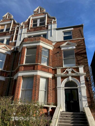 2 Bedroom Flat To Rent In Earls Avenue, Folkestone, CT20
