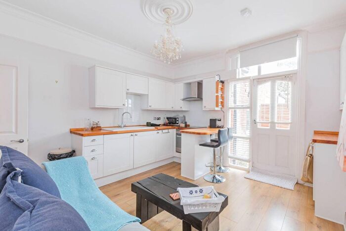 1 Bedroom Flat To Rent In Archway Road, Highgate, London, N6