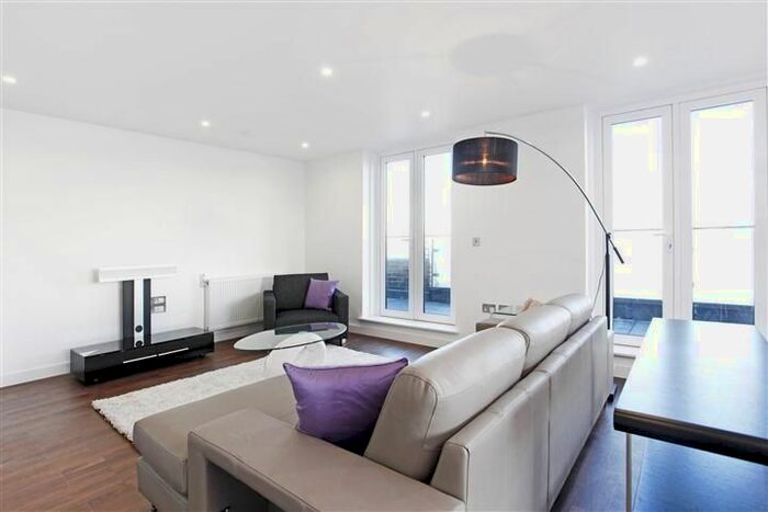 3 Bedroom Flat To Rent In Wharf Street, London, SE8