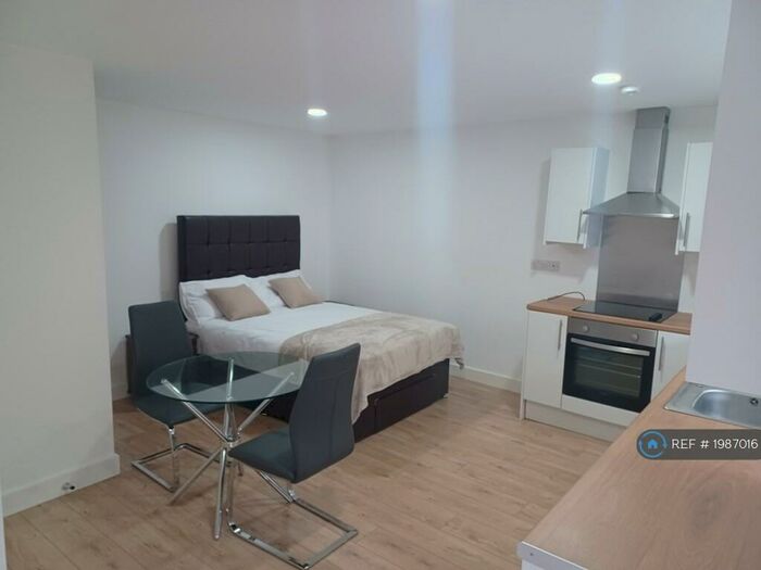 Studio To Rent In The Midway, Newcastle Under Lyme, ST5