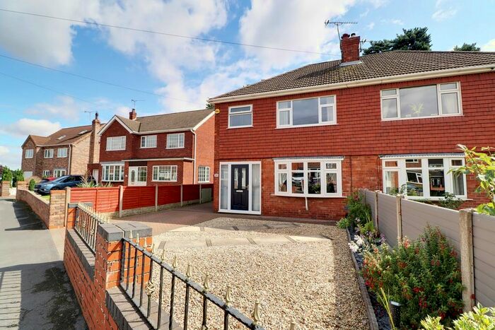 3 Bedroom Semi-Detached House For Sale In Greyfriars Road, Broughton, DN20