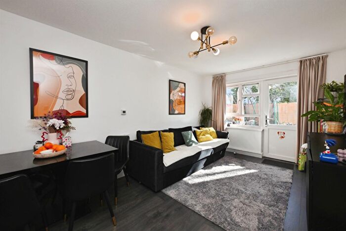 1 Bedroom Flat For Sale In Badburgham Court, Waltham Abbey, EN9