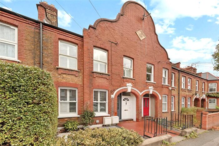 2 Bedroom Flat For Sale In Brettenham Road, Walthamstow, London, E17