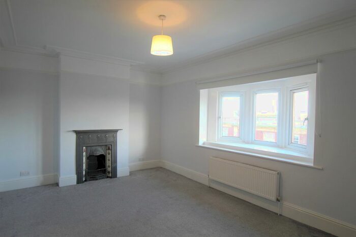 2 Bedroom Flat To Rent In Green Lanes (), Palmers Green, N13