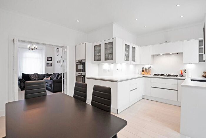 3 Bedroom Terraced House For Sale In Silverleigh Road, Thornton Heath, CR7