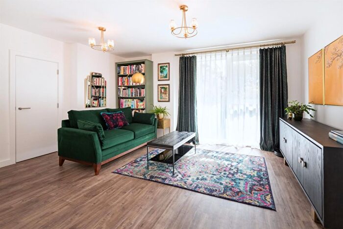 1 Bedroom Flat For Sale In Seven Sisters Road, London, N4