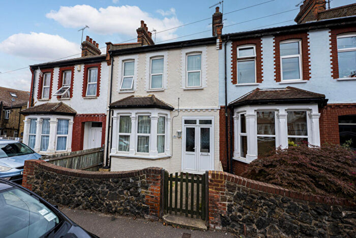 3 Bedroom Terraced House For Sale In Glenwood Avenue, Westcliff-on-sea, SS0