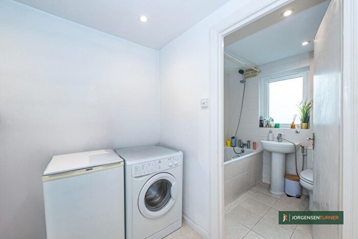 1 Bedroom Flat To Rent In Brondesbury Villas, Queens Park, London, NW6