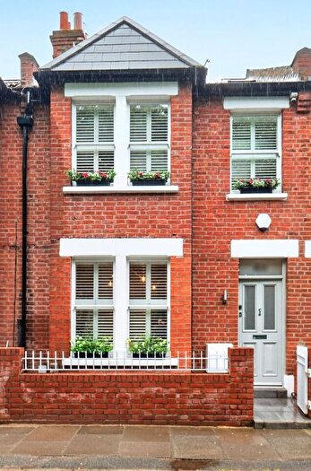 3 Bedroom Terraced House For Sale In Wandle Bank, London, SW19