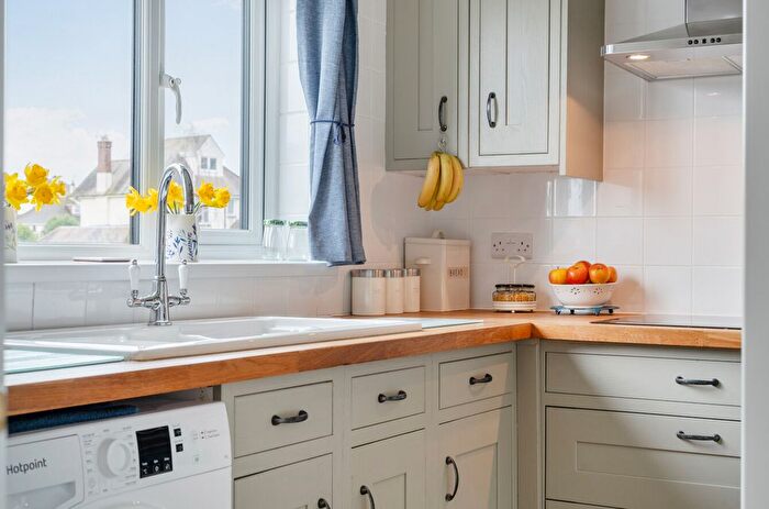 2 Bedroom Flat For Sale In Southfield Avenue, Preston, Paignton, Devon, TQ3