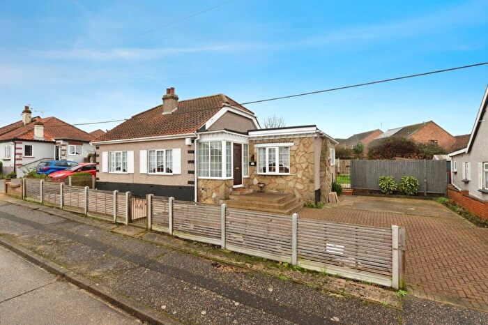 3 Bedroom Bungalow For Sale In Rectory Gardens, Basildon, Essex, SS13