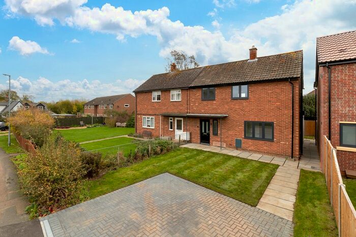 3 Bedroom Semi-Detached House For Sale In Station Road, Over, Cambridge, CB24