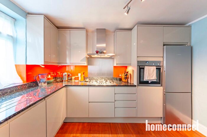 1 Bedroom Flat For Sale In Avenue Court, Claybury Broadway, Ilford, IG5