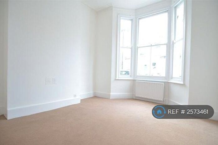 1 Bedroom Flat To Rent In Kitson Road, London, SE5