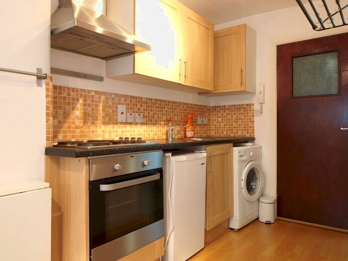 1 Bedroom Flat To Rent In Newington Green, Newington Green, N16