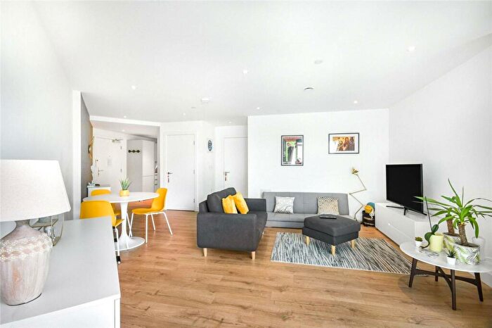 1 Bedroom Flat To Rent In Churchyard Row, Elephant And Castle, London, SE11