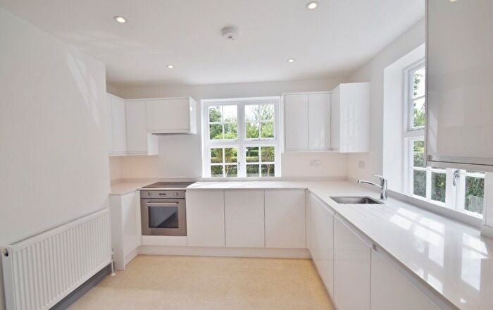 3 Bedroom Semi-Detached House To Rent In Brookland Rise, London, NW11