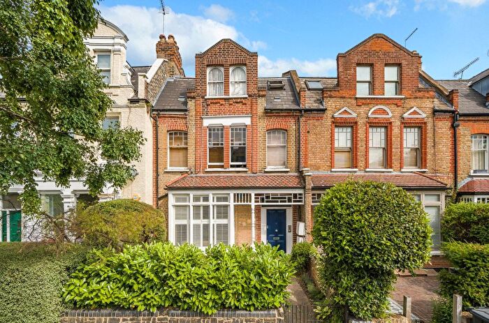2 Bedroom Flat For Sale In Weston Park, London, N8