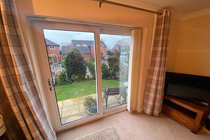 2 Bedroom Flat To Rent In Brunsborough Close, Wirral, CH62