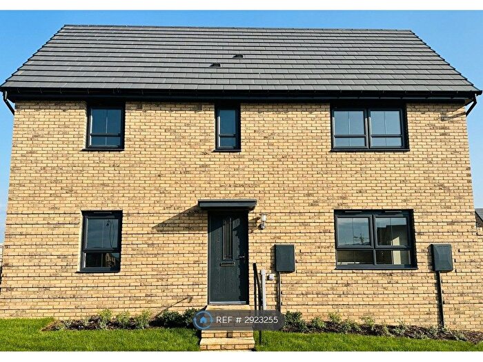 3 Bedroom Semi-Detached House To Rent In Shippery Lane, Swindon, SN1