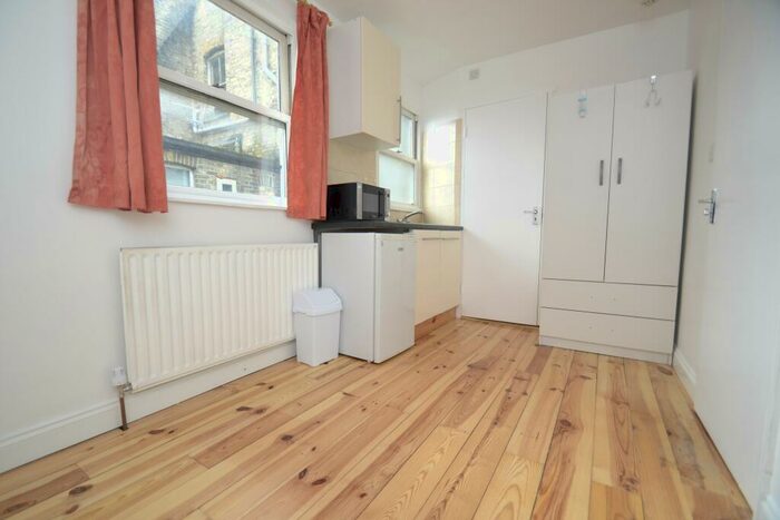 Studio To Rent In Holloway Road, Archway, N19