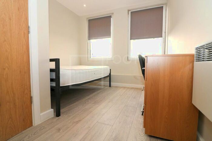 Flat To Rent In Colonnade House, Bradford, BD1