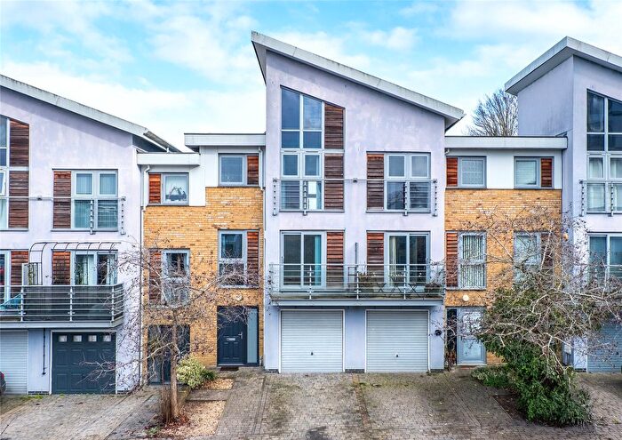 5 Bedroom Terraced House For Sale In Stafford Gardens, Maidstone, Kent, ME15