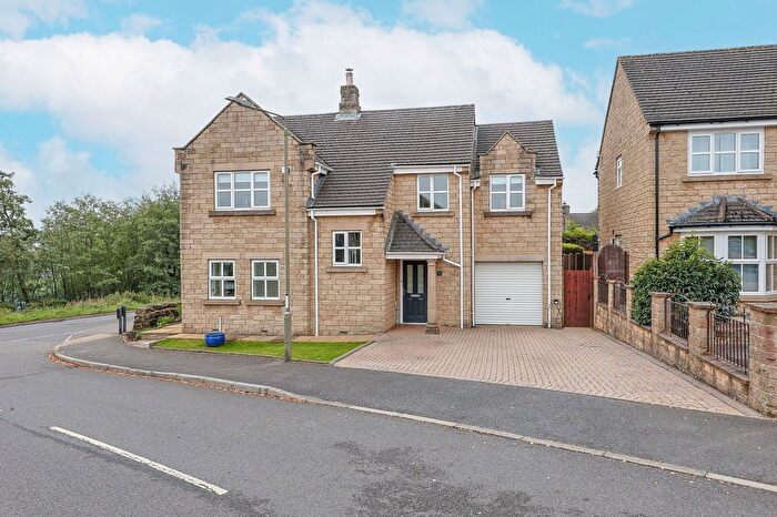 4 Bedroom Detached House For Sale In Moor Croft, Matlock, DE4