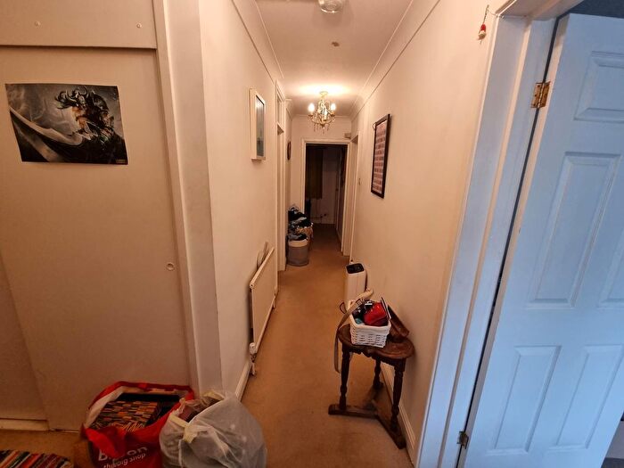 2 Bedroom Flat For Sale In Forest Oak Close, Cardiff, CF23