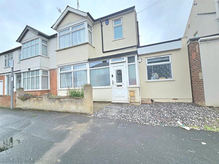 4 Bedroom Semi-Detached House To Rent In Knighton Road, Romford, RM7