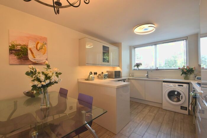 2 Bedroom Flat To Rent In Stroudwater Park, Weybridge, KT13