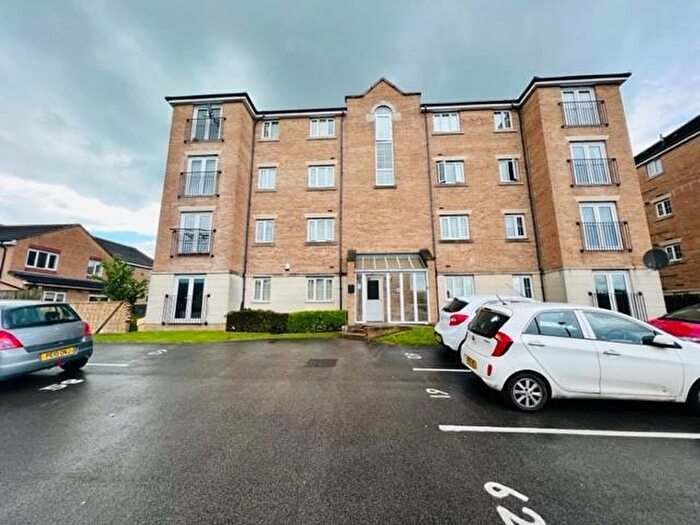 2 Bedroom Flat To Rent In Sandhill Close, Bradford, BD8