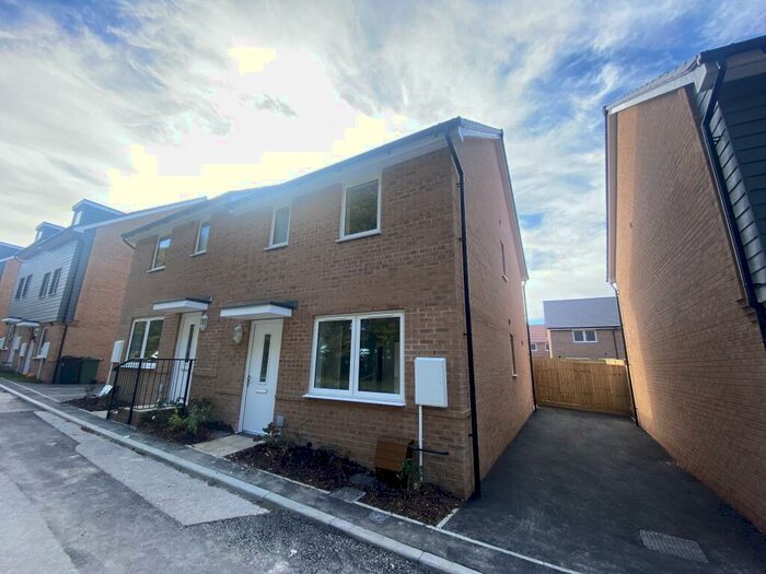 3 Bedroom Semi-Detached House To Rent In Stoneham Way, Basingstoke, RG24