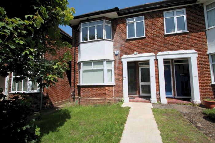 3 Bedroom Maisonette To Rent In Parkview Road, New Eltham, SE9