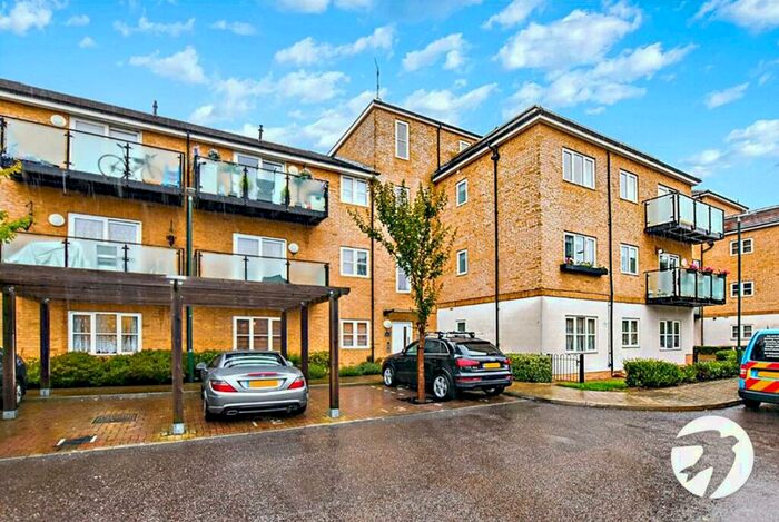 2 Bedroom Flat To Rent In Talehangers Close, Bexleyheath, DA6