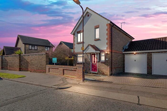 3 Bedroom Detached House For Sale In Frobisher Way, North Shoebury, Shoeburyness, Essex, SS3
