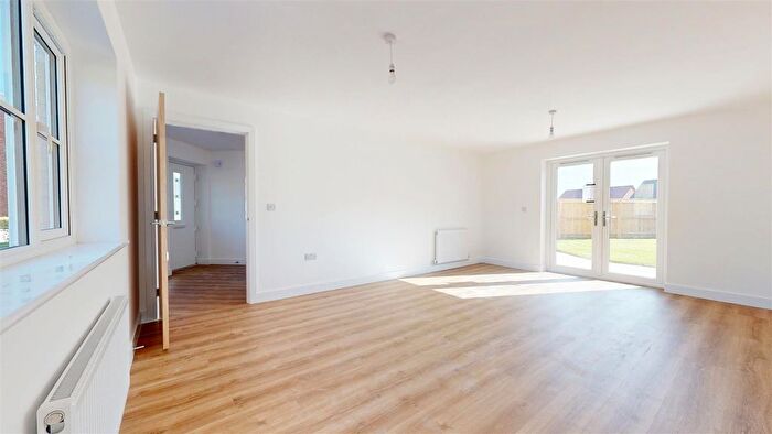 4 Bedroom Detached House For Sale In Markham Avenue, Weymouth, DT4