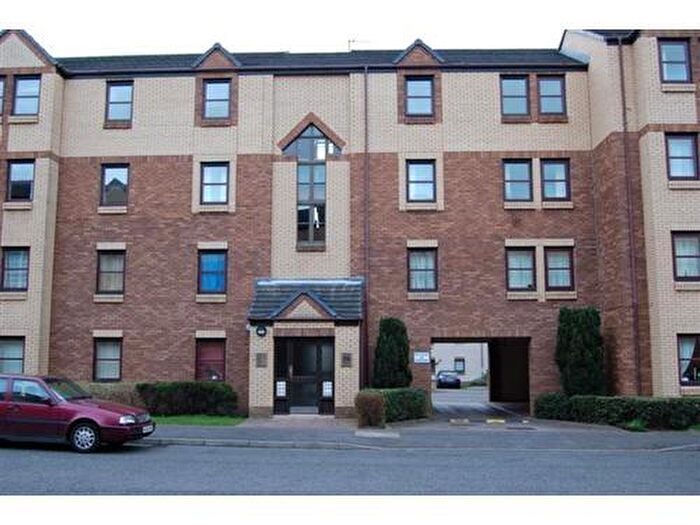 3 Bedroom Flat To Rent In Craighouse Gardens, Edinburgh, EH10