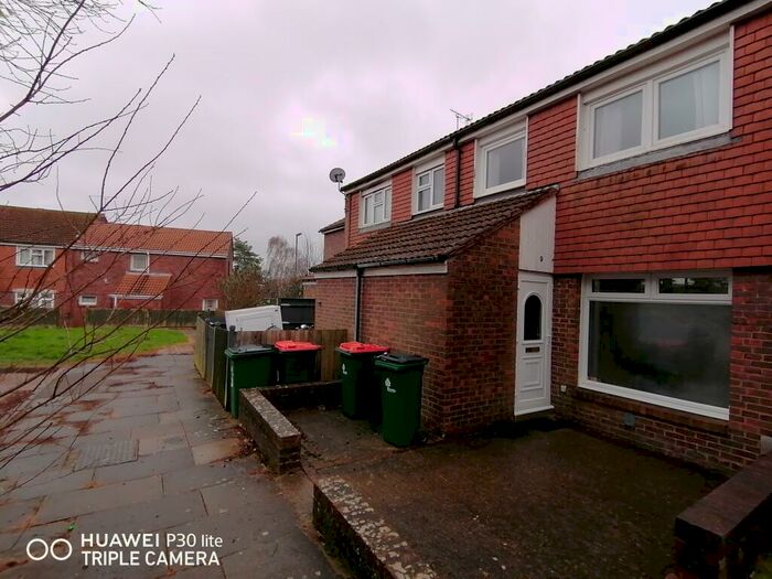 3 Bedroom House To Rent In Laws Close, Ifield, Crawley, RH11