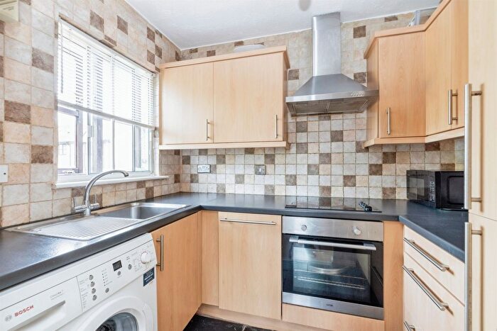2 Bedroom Flat To Rent In Falcon Way, Watford, WD25
