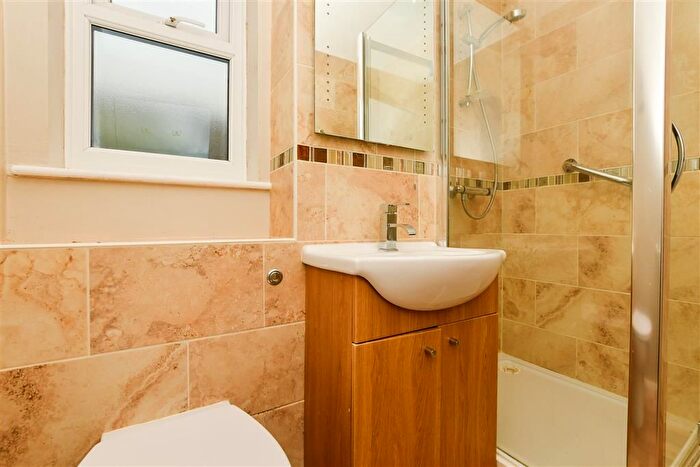 1 Bedroom Flat For Sale In Killicks, Cranleigh, Surrey, GU6