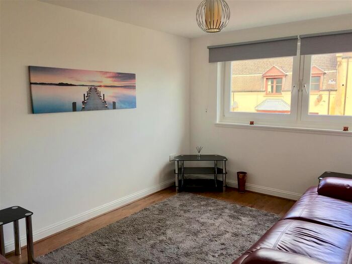 2 Bedroom Flat To Rent In Farmers Hall, Aberdeen, AB25