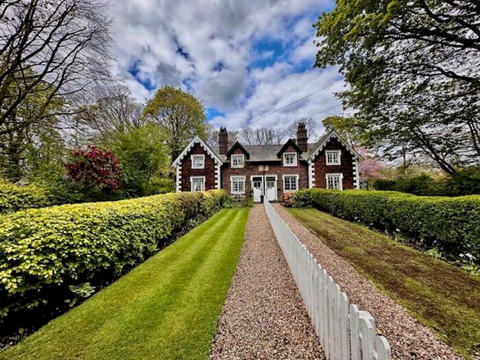 2 Bedroom Cottage For Sale In School Lane, Haigh, Wigan, WN2