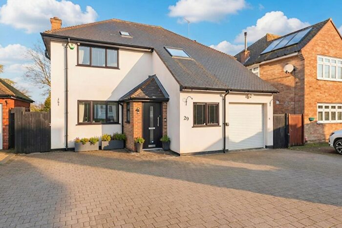 4 Bedroom Detached House For Sale In The Chantry, Hillingdon, UB8