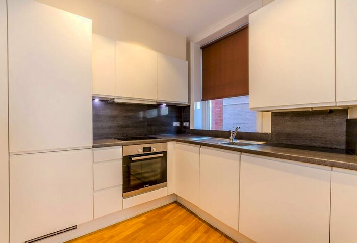1 Bedroom Flat To Rent In Hamlet Gardens, Ravenscourt Park, London, W6