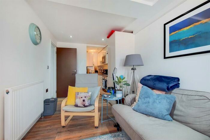 1 Bedroom Flat To Rent In Balham High Road, London, SW12
